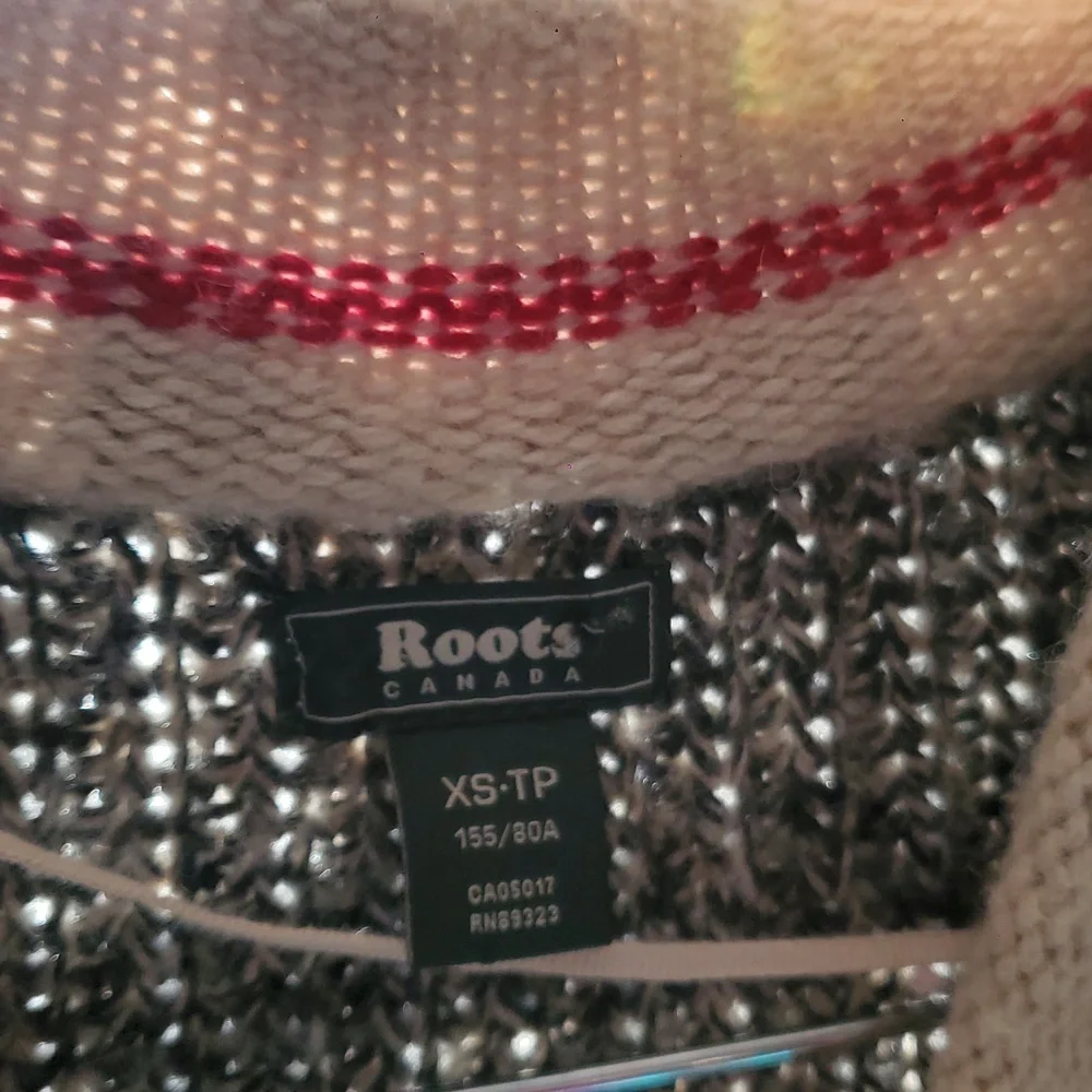 🍁🌲Rare Roots Toggle Cardigan - Picture 2 of 12